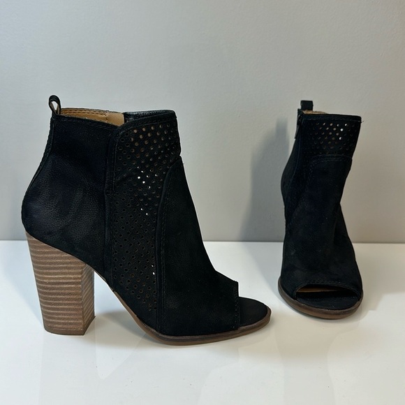 Lucky Brand Lakmen Booties Peep Toe Stacked Heel Size 7.5 - Picture 1 of 15